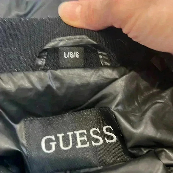 Guess black puffer coat size large. In excellent condition! - Picture 11 of 13